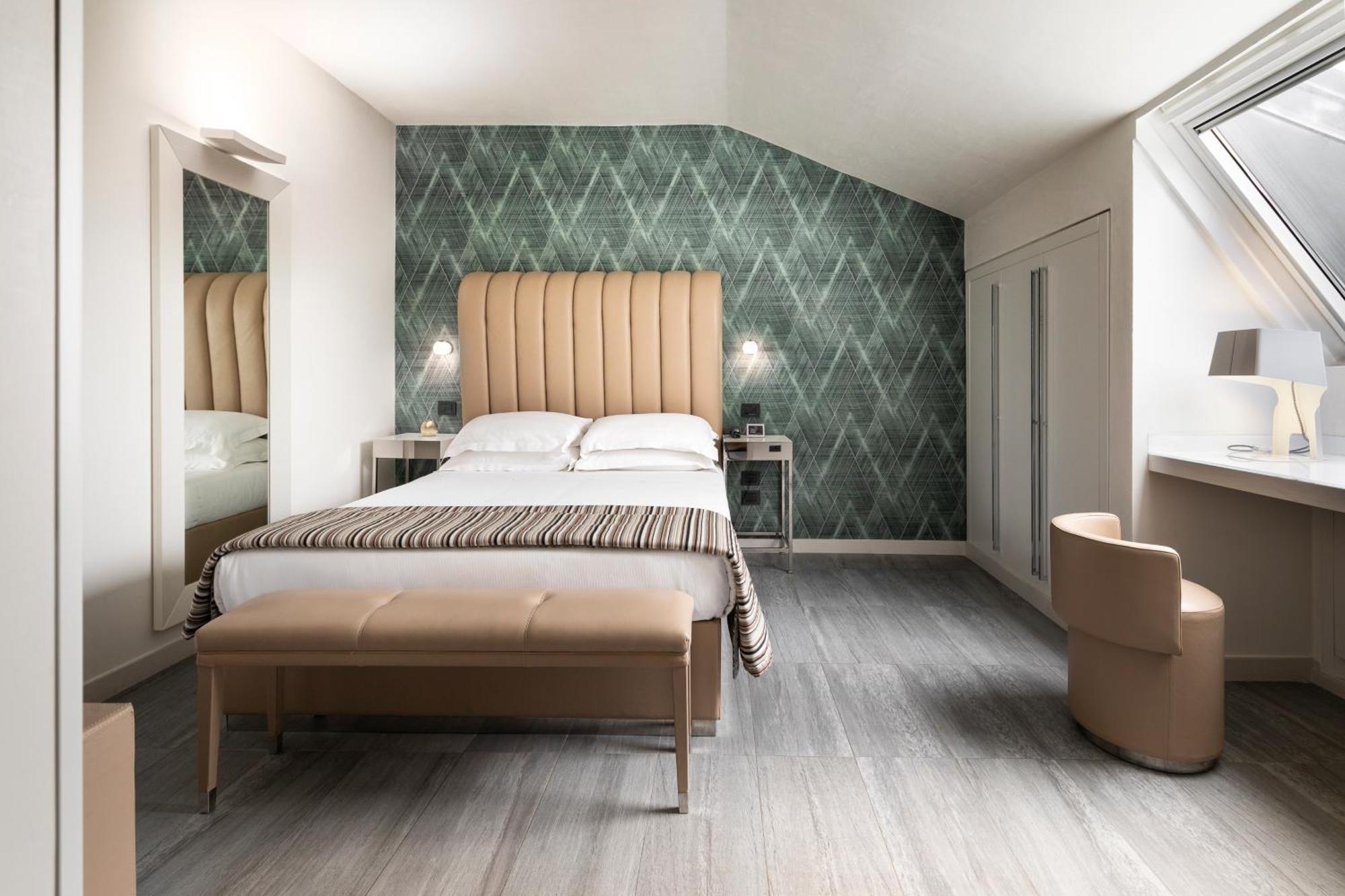 LHP Hotel Montecatini Palace&SPA Bagian luar foto A room at the hotel
