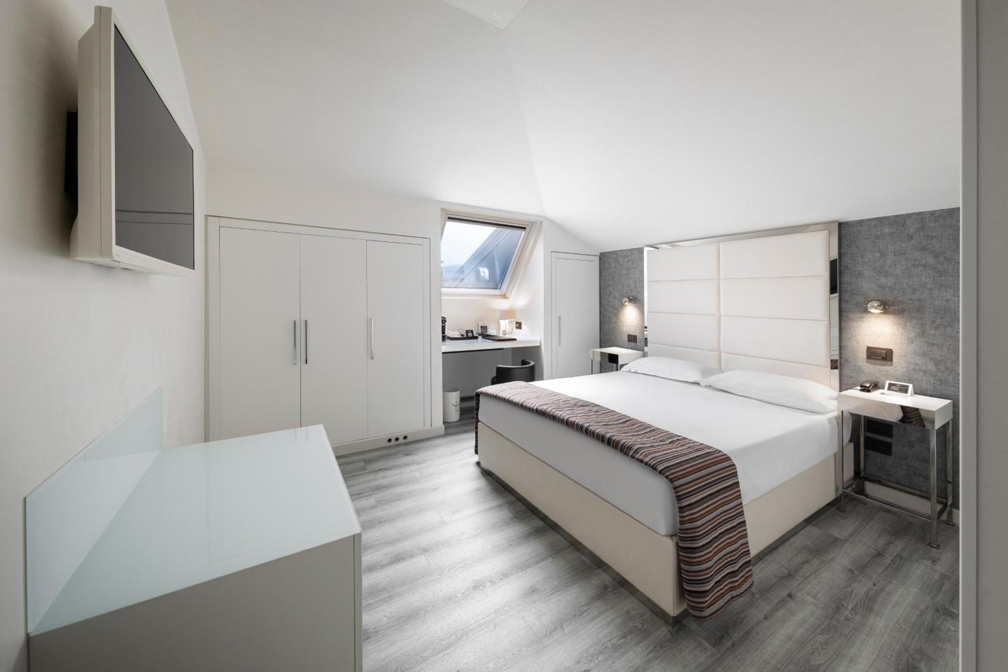 LHP Hotel Montecatini Palace&SPA Bagian luar foto A bedroom at the hotel