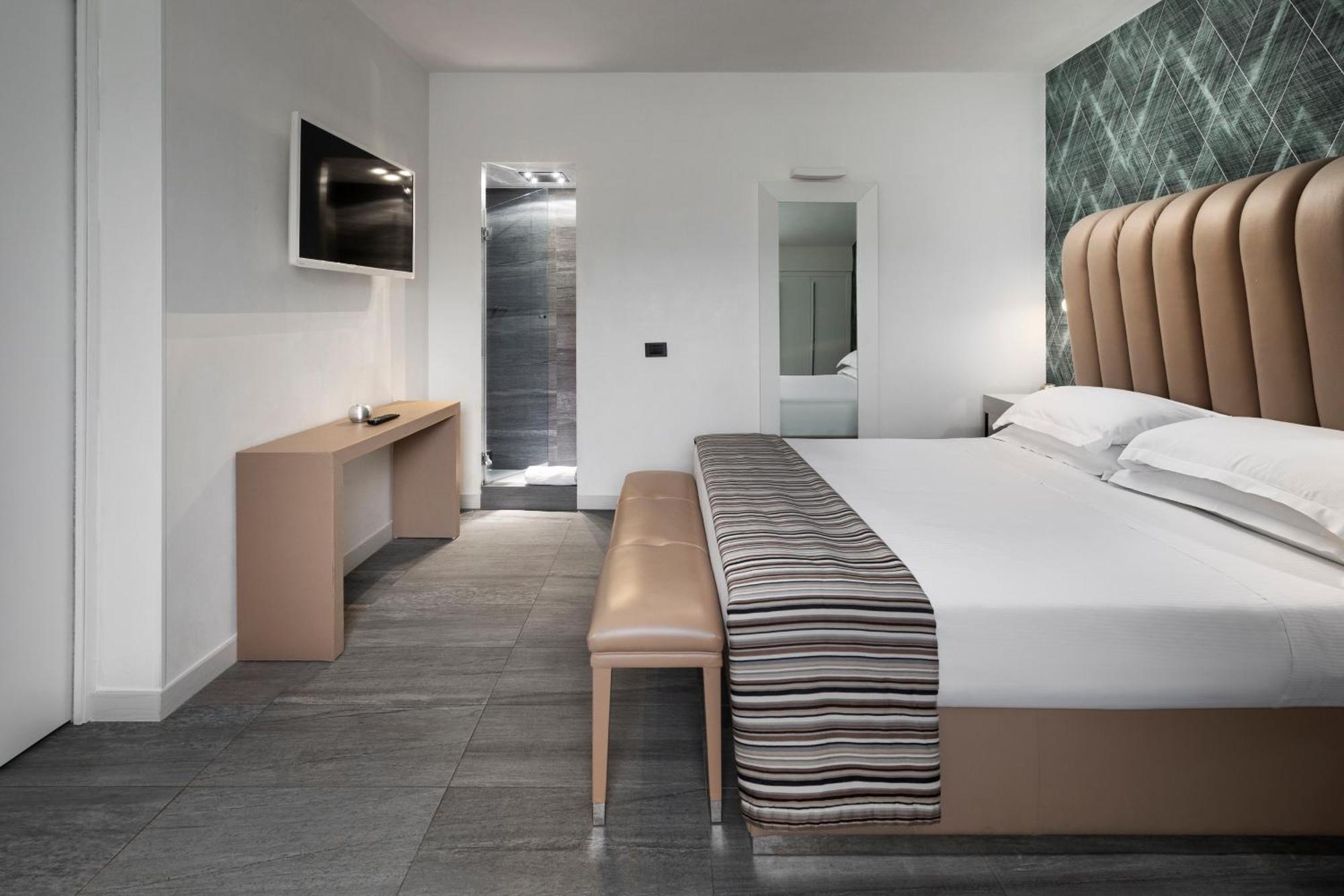 LHP Hotel Montecatini Palace&SPA Bagian luar foto A room at the hotel